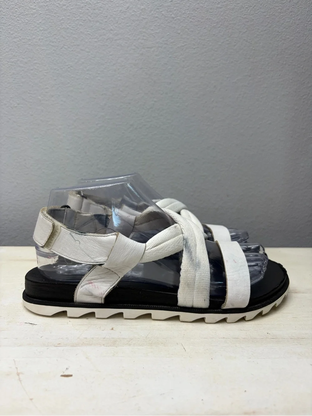 Sorel white Roaming Decon Strap Sandals Size 7.5